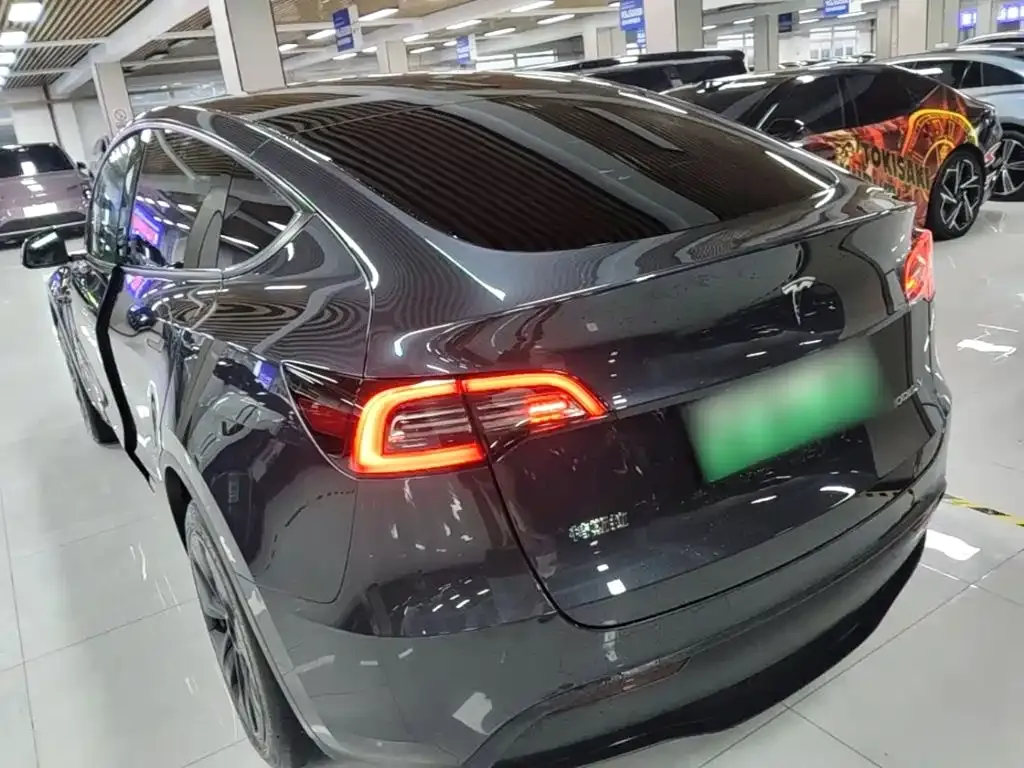 Tesla Model Y — фото 7