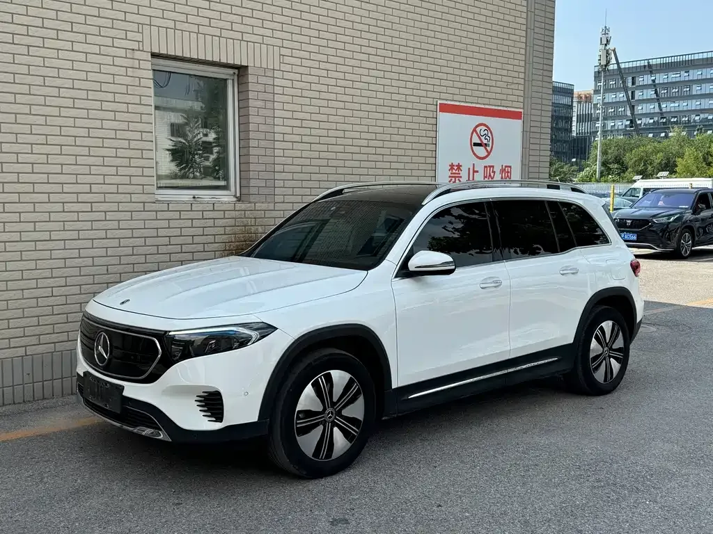 Mercedes-Benz EQB — фото 1