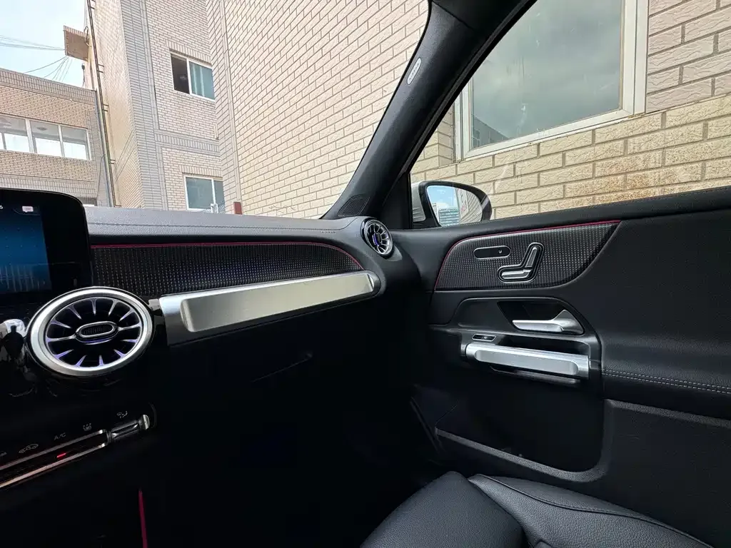 Mercedes-Benz EQB — фото 10