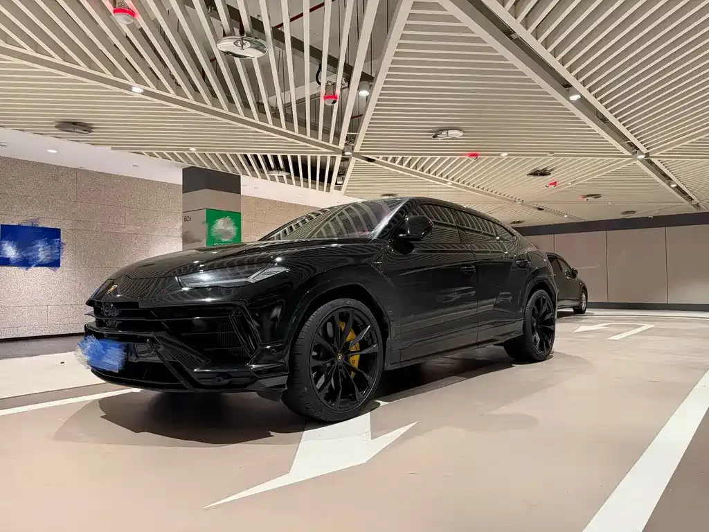 Lamborghini Urus — фото 1