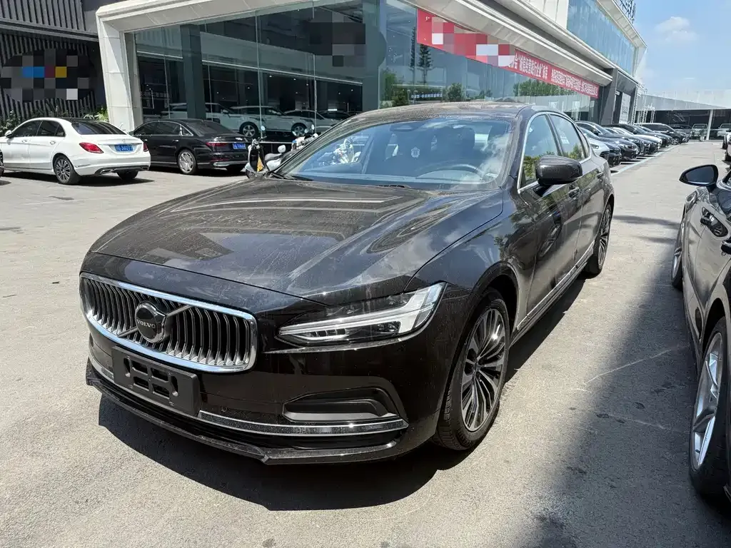 Volvo S90 — фото 1