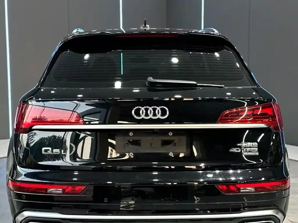 Audi Q5L — фото 6