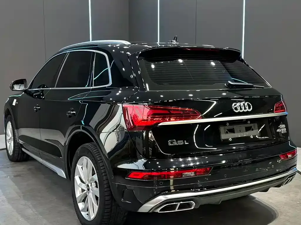 Audi Q5L — фото 9