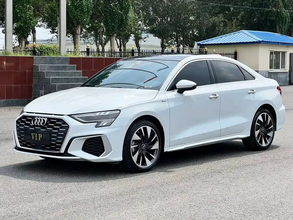 Audi A3 — фото 1