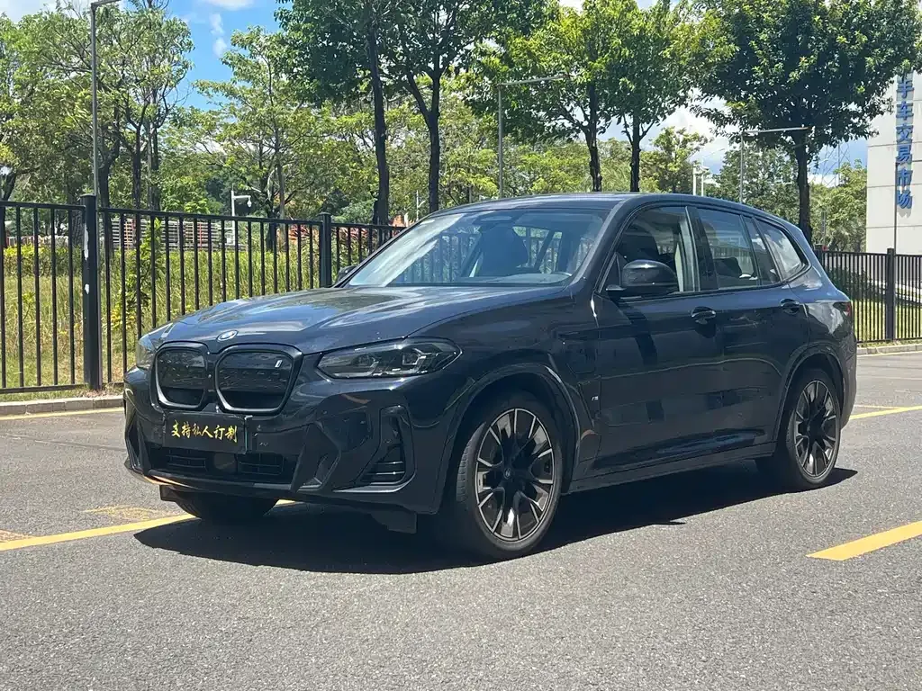 BMW iX3 — фото 1