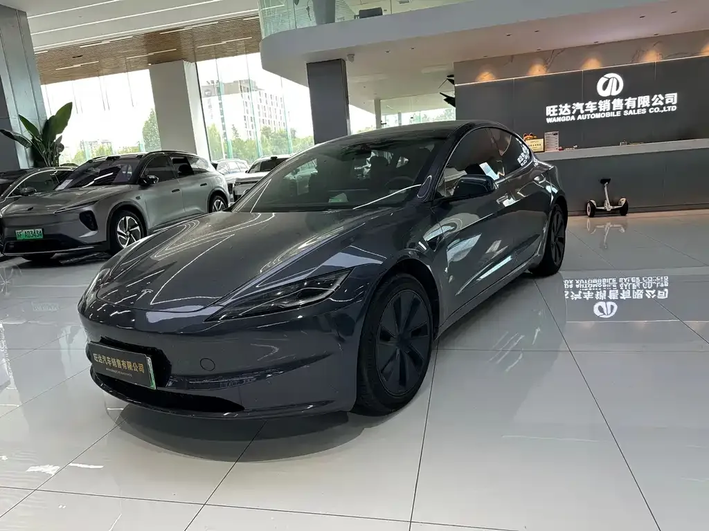Tesla Model 3 — фото 1