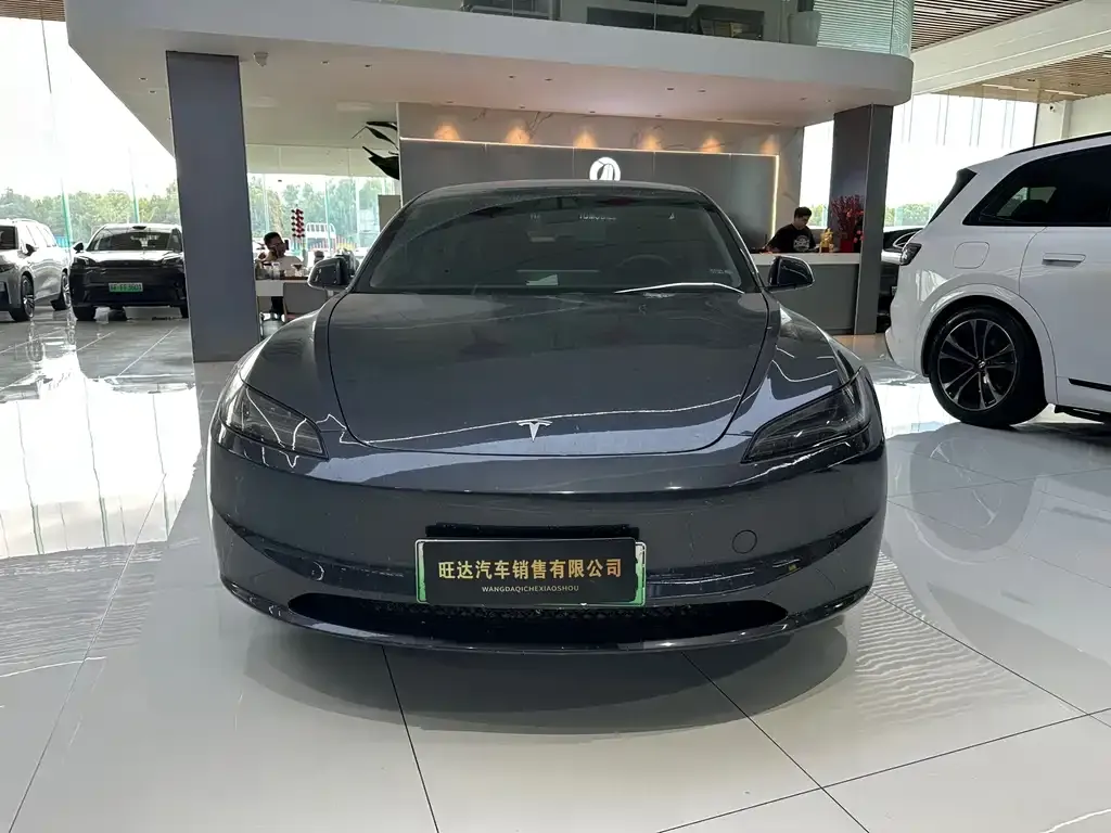Tesla Model 3 — фото 9