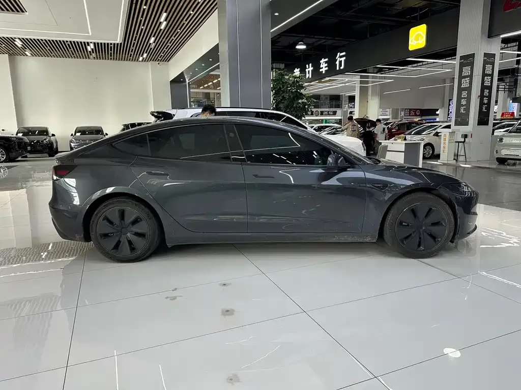 Tesla Model 3 — фото 8