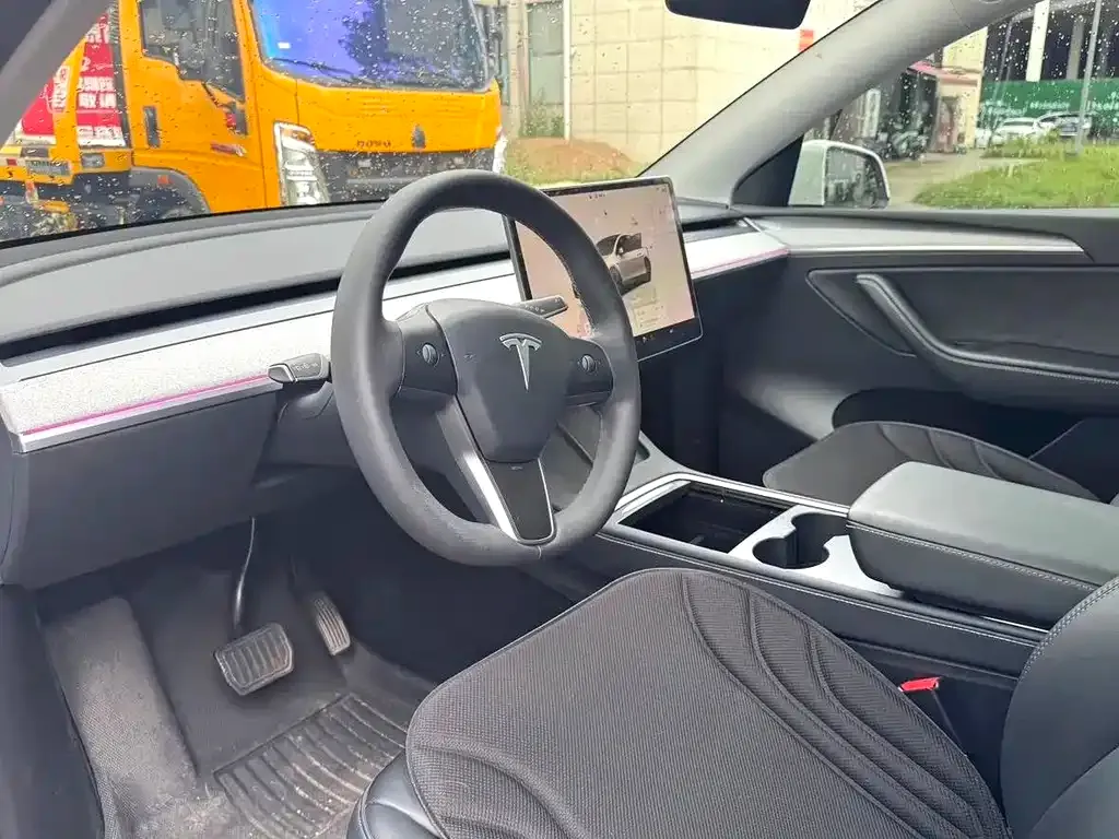 Tesla Model Y — фото 4