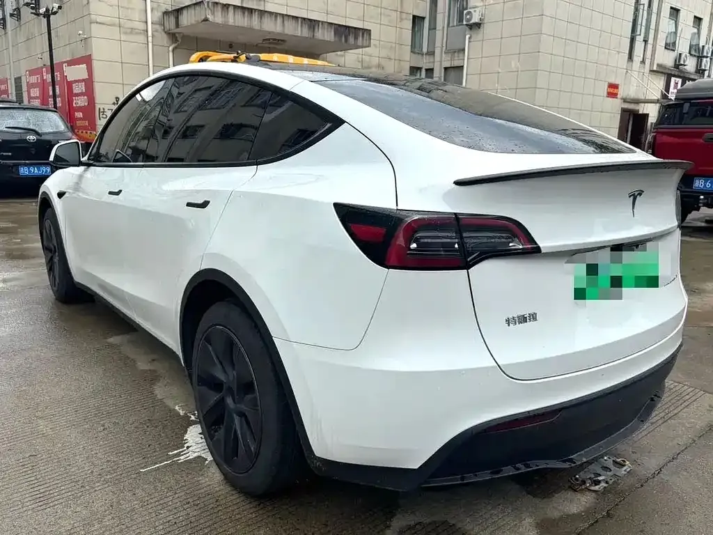 Tesla Model Y — фото 7