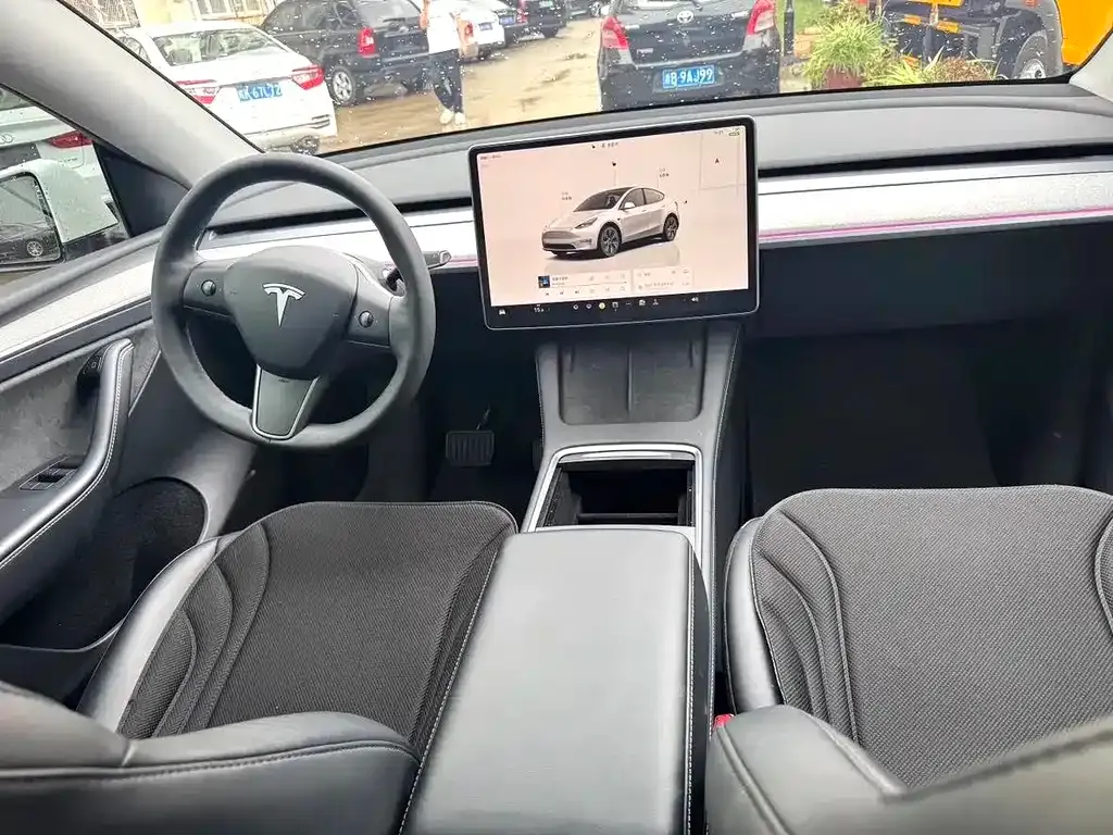 Tesla Model Y — фото 6