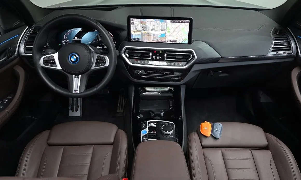 BMW iX3 — фото 10