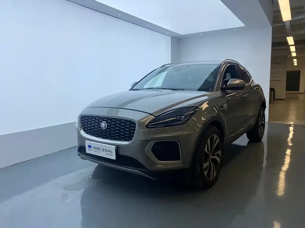 Jaguar E-PACE — фото 1