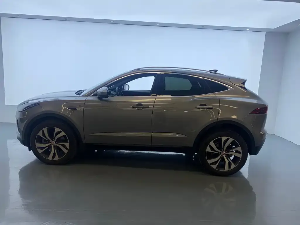 Jaguar E-PACE — фото 2