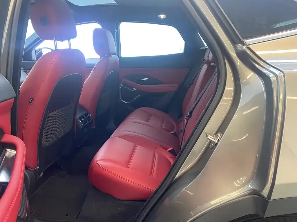 Jaguar E-PACE — фото 4