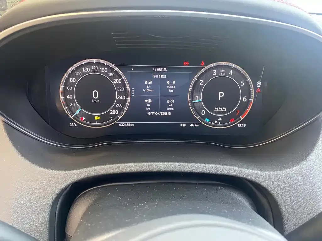 Jaguar E-PACE — фото 10