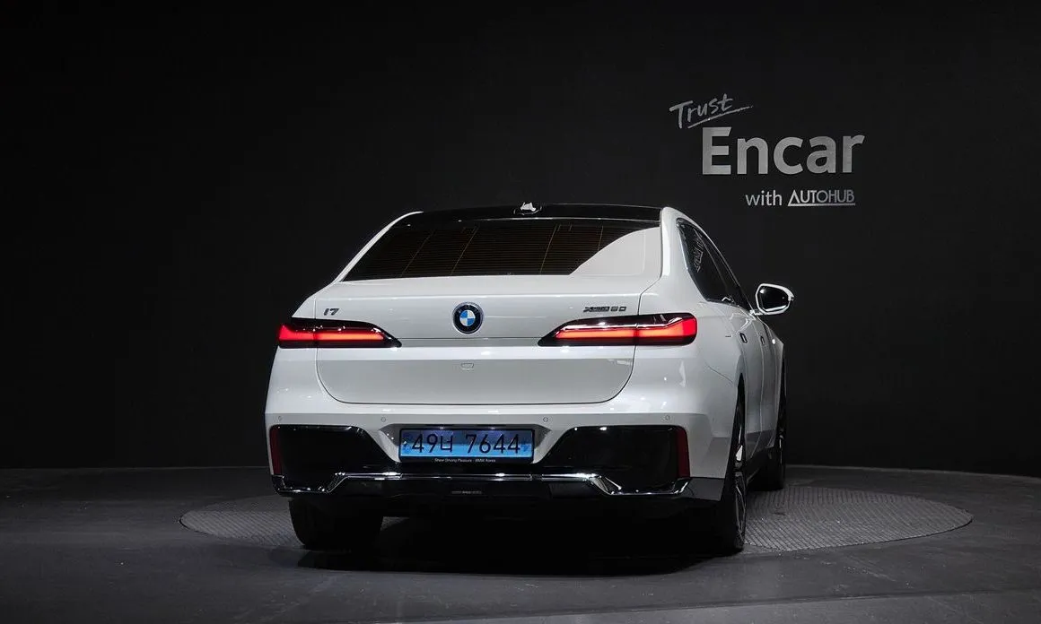 BMW i7 — фото 2