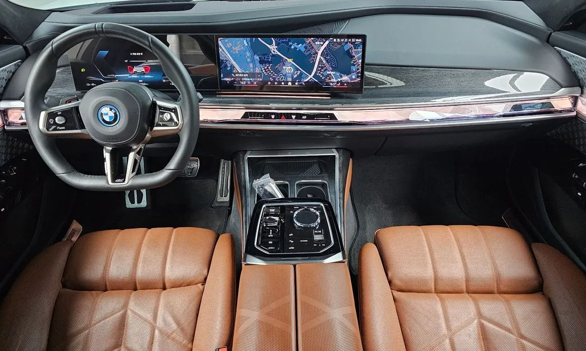 BMW i7 — фото 10