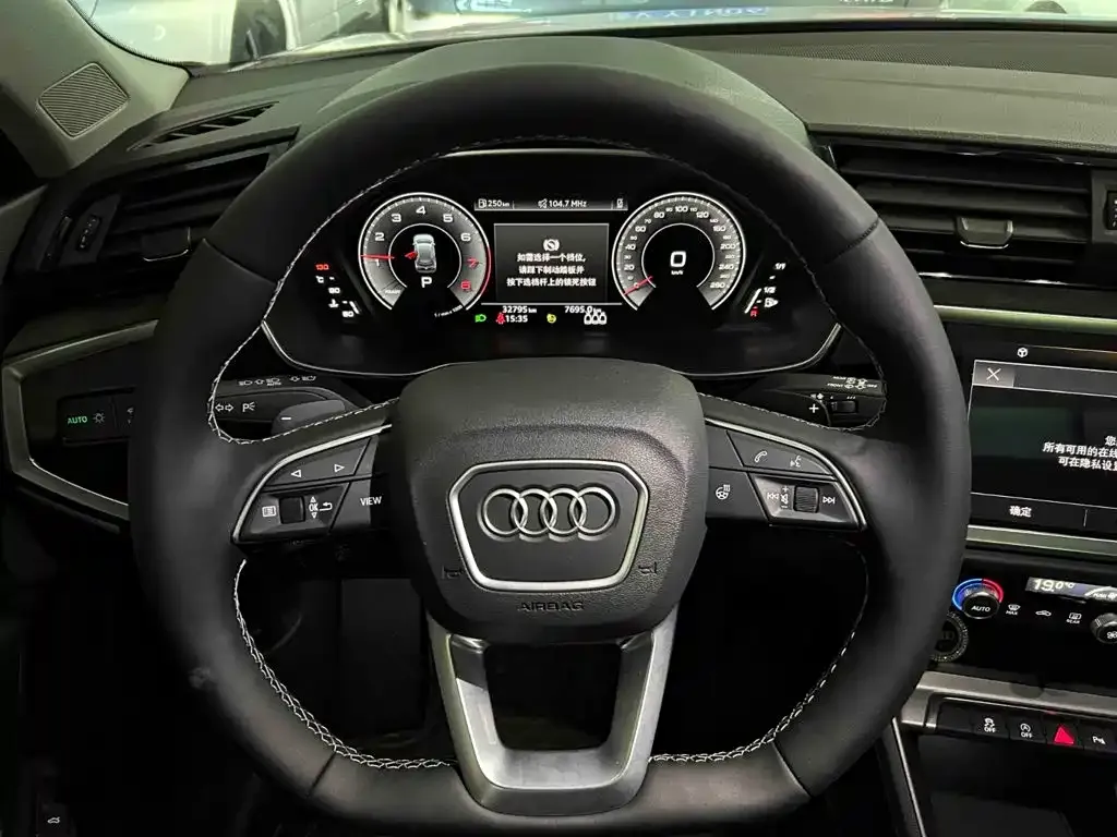 Audi Q3 — фото 8