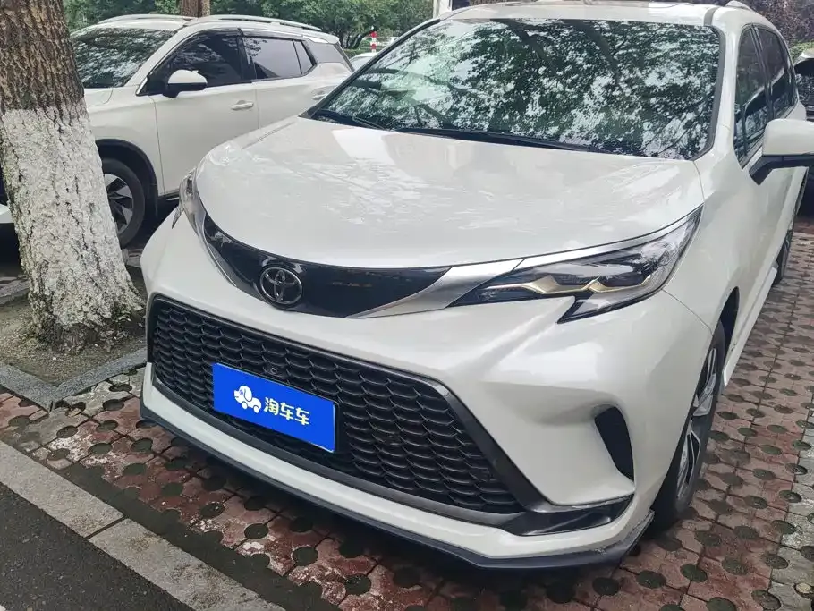 Toyota Granvia — фото 1