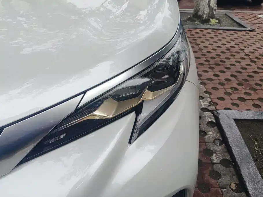Toyota Granvia — фото 6