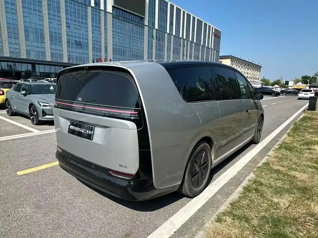 Li Auto MEGA — фото 6
