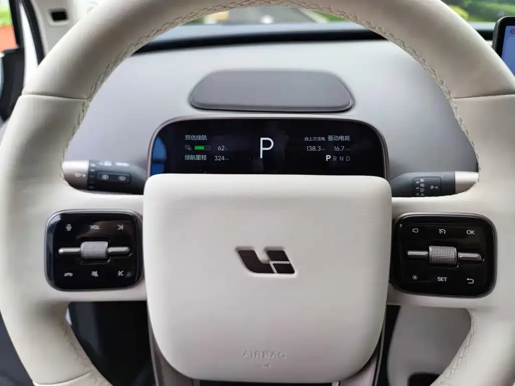 Li Auto i8 — фото 2
