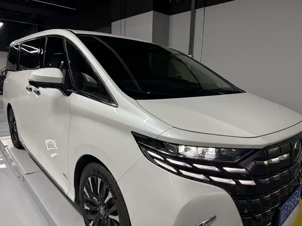 Toyota Alphard — фото 3