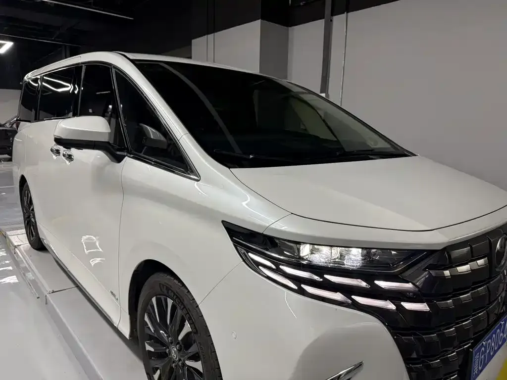 Toyota Alphard — фото 6
