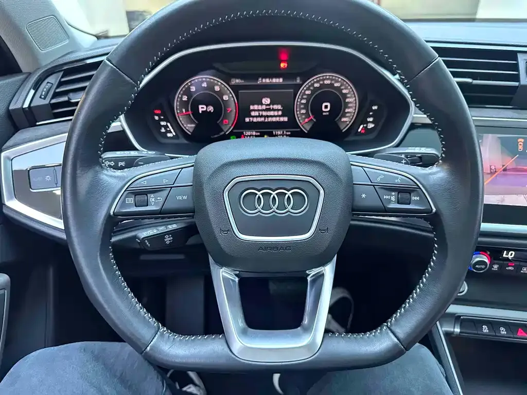 Audi Q3 — фото 6