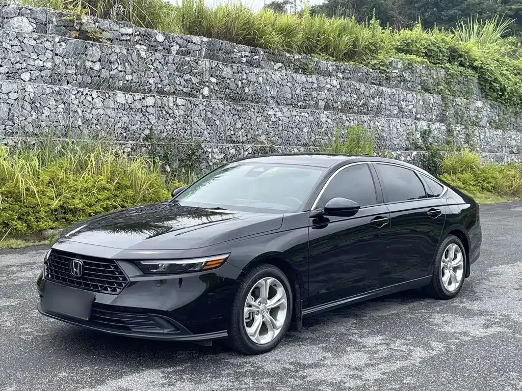 Honda Accord — фото 1
