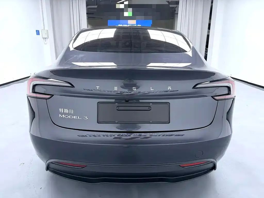 Tesla Model 3 — фото 8