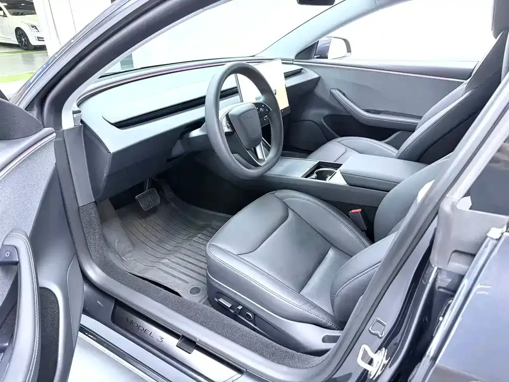 Tesla Model 3 — фото 10