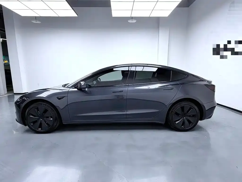 Tesla Model 3 — фото 7