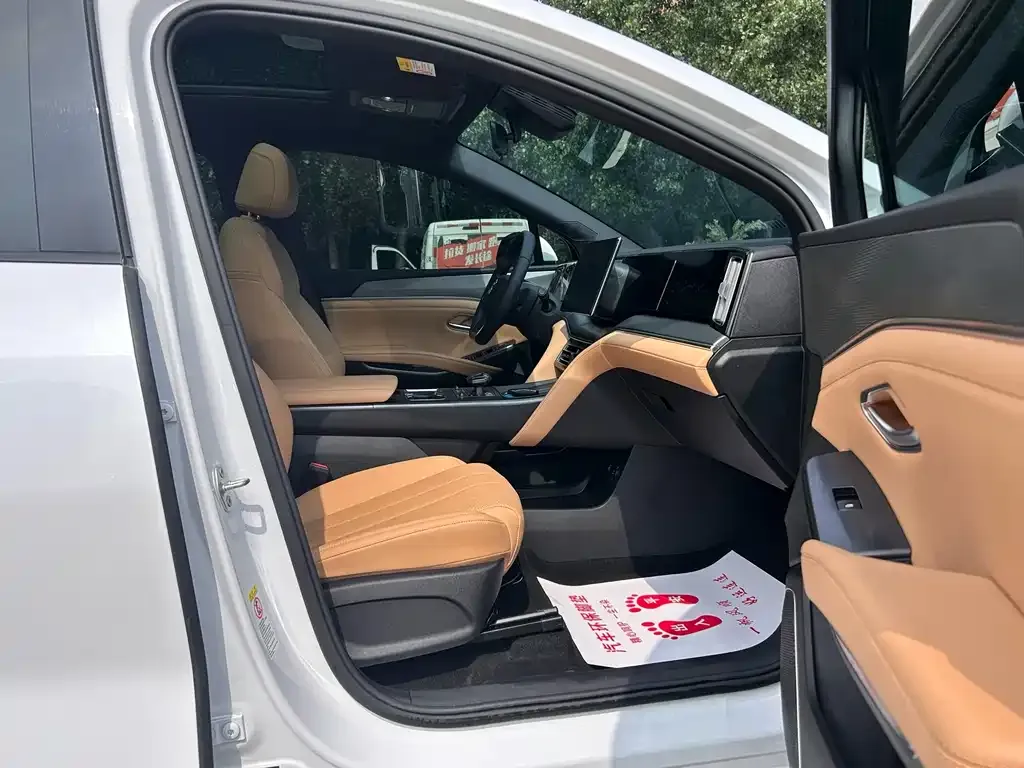 BYD L DM-i — фото 3