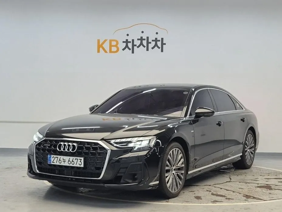 Audi A8 — фото 1