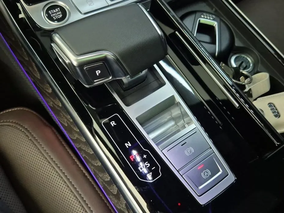 Audi A8 — фото 10