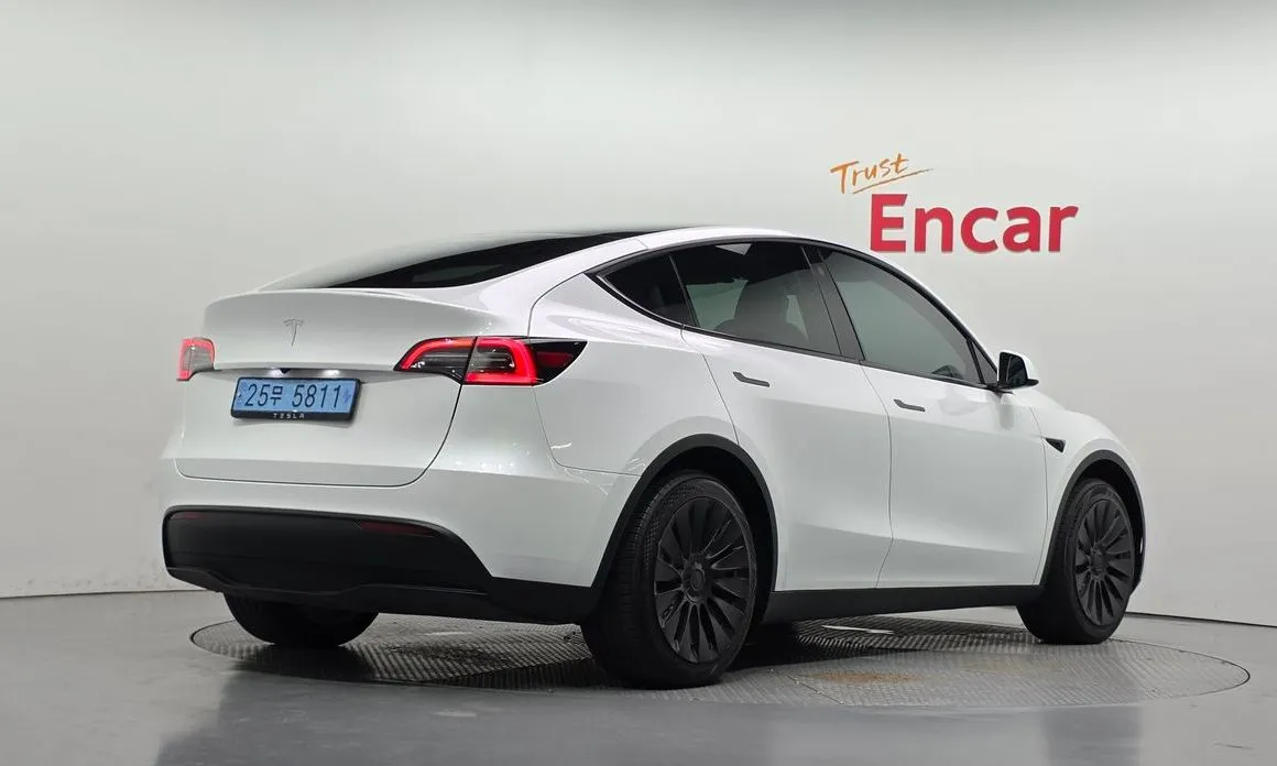 Tesla Model Y — фото 3