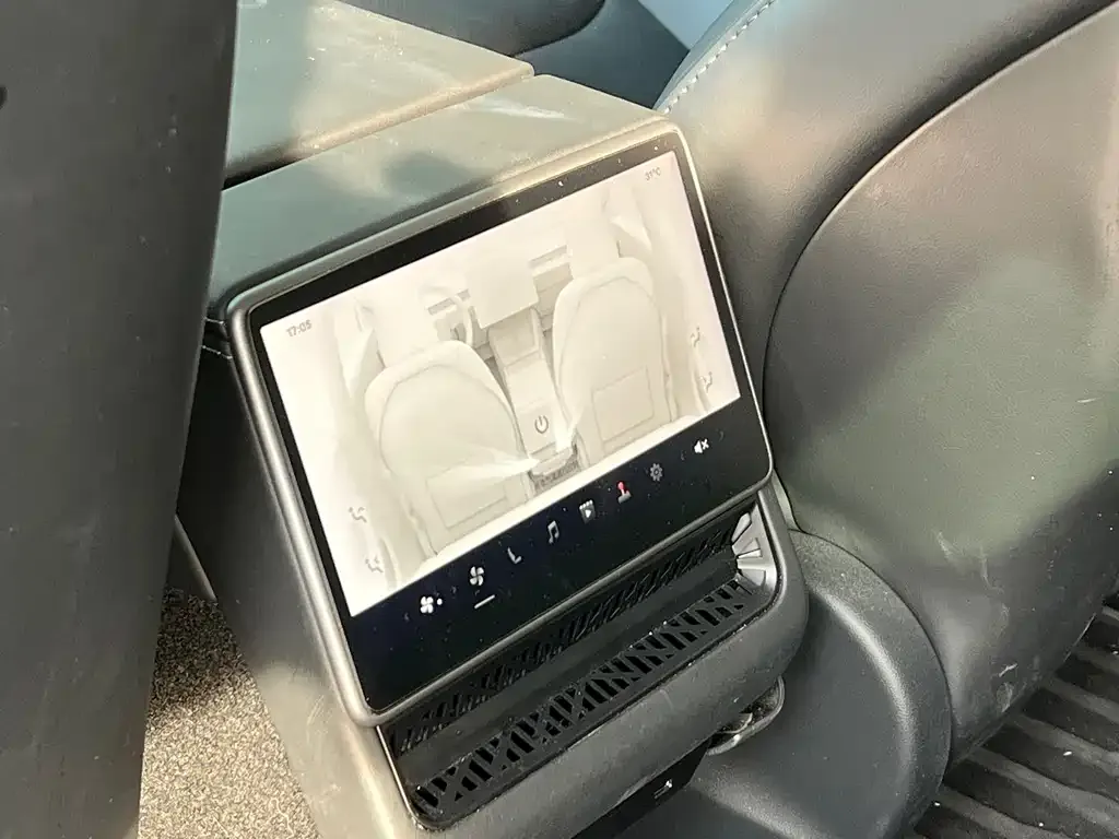 Tesla Model 3 — фото 2
