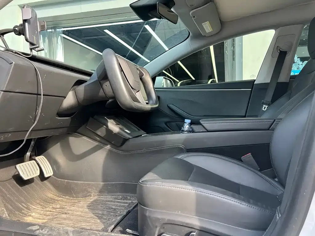 Tesla Model 3 — фото 10