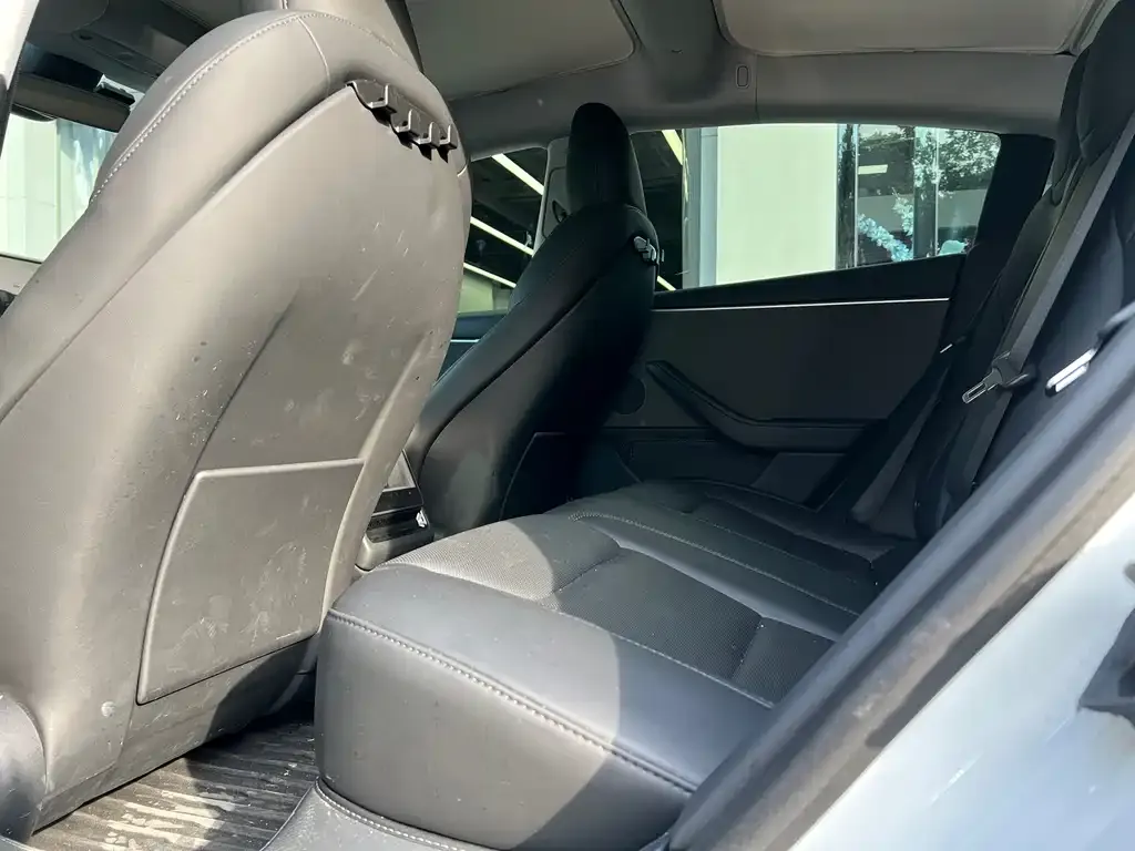 Tesla Model 3 — фото 7