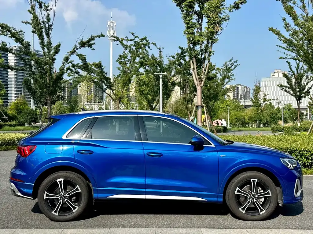 Audi Q3 — фото 10