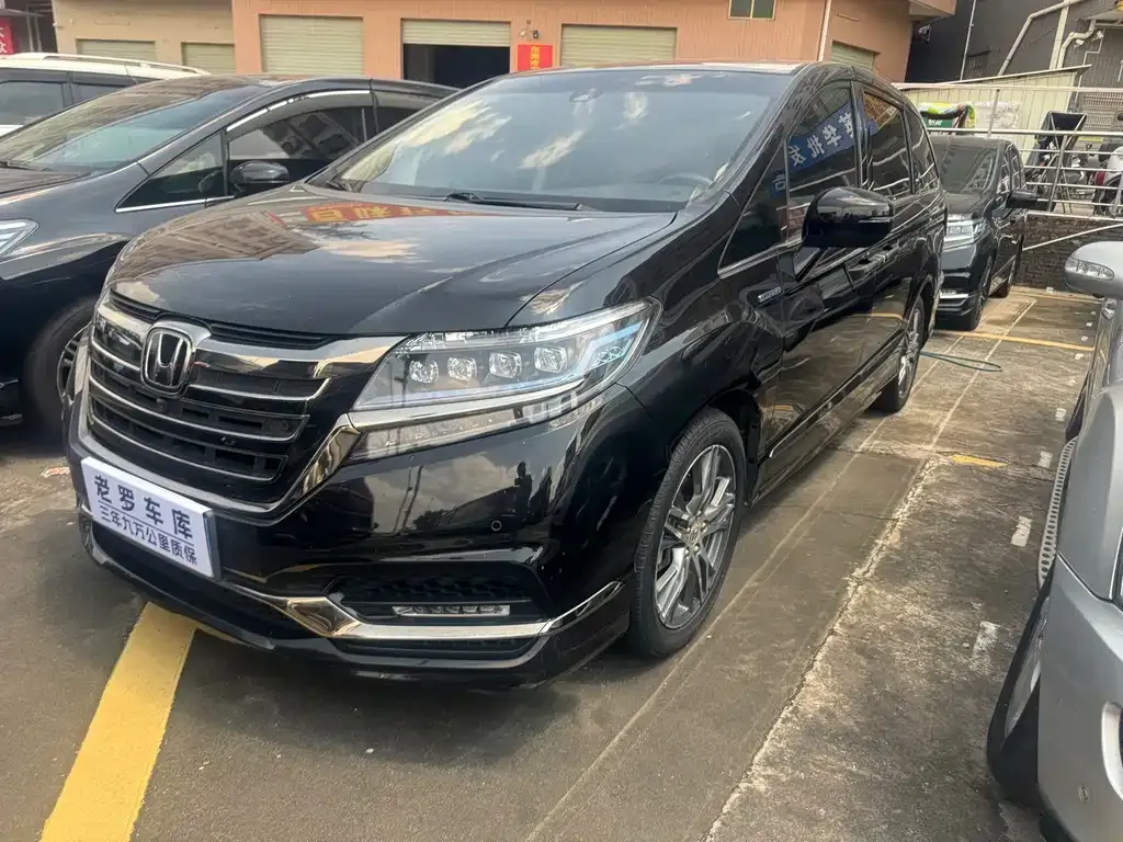 Honda Elysion — фото 1