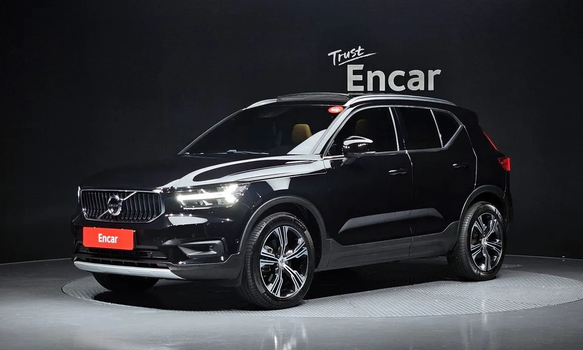 Volvo XC40 — фото 1