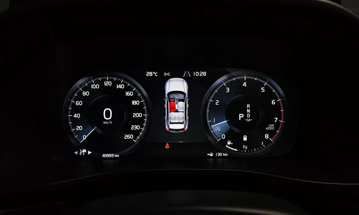 Volvo XC40 — фото 2