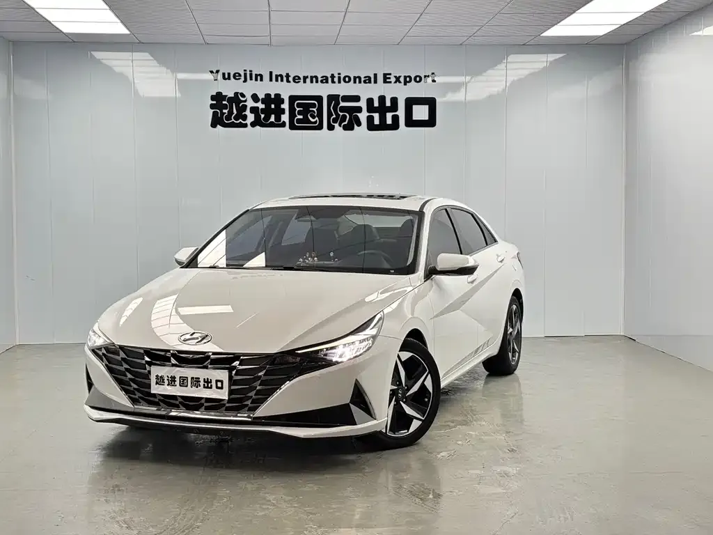 Hyundai Elantra — фото 1