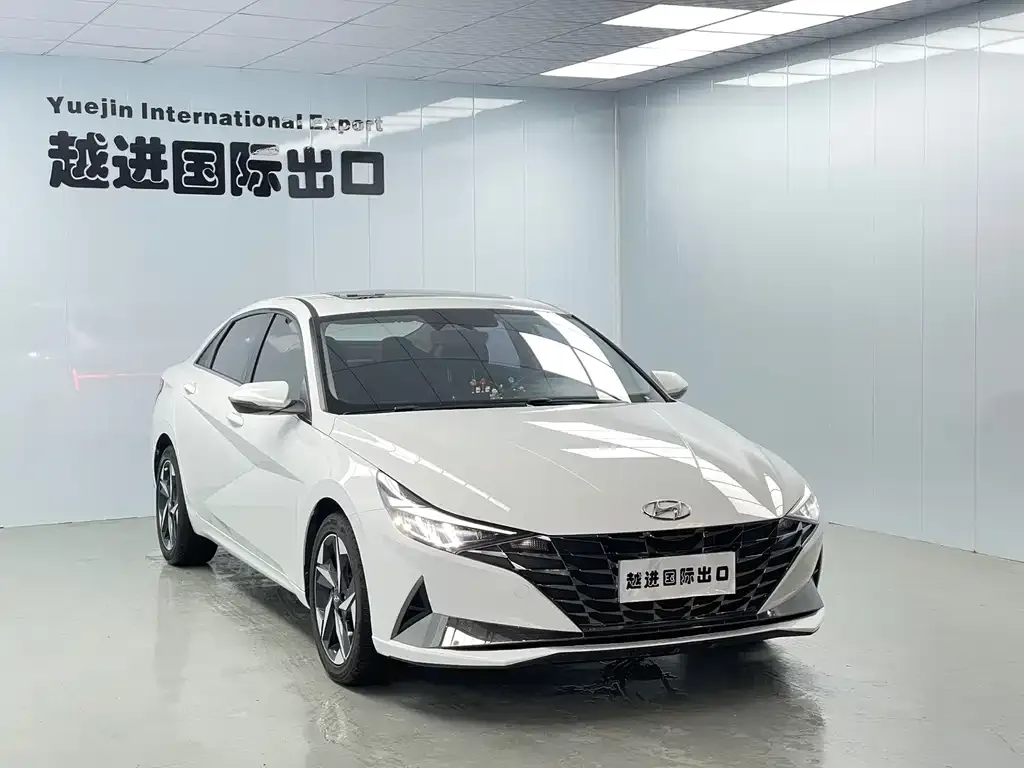 Hyundai Elantra — фото 3