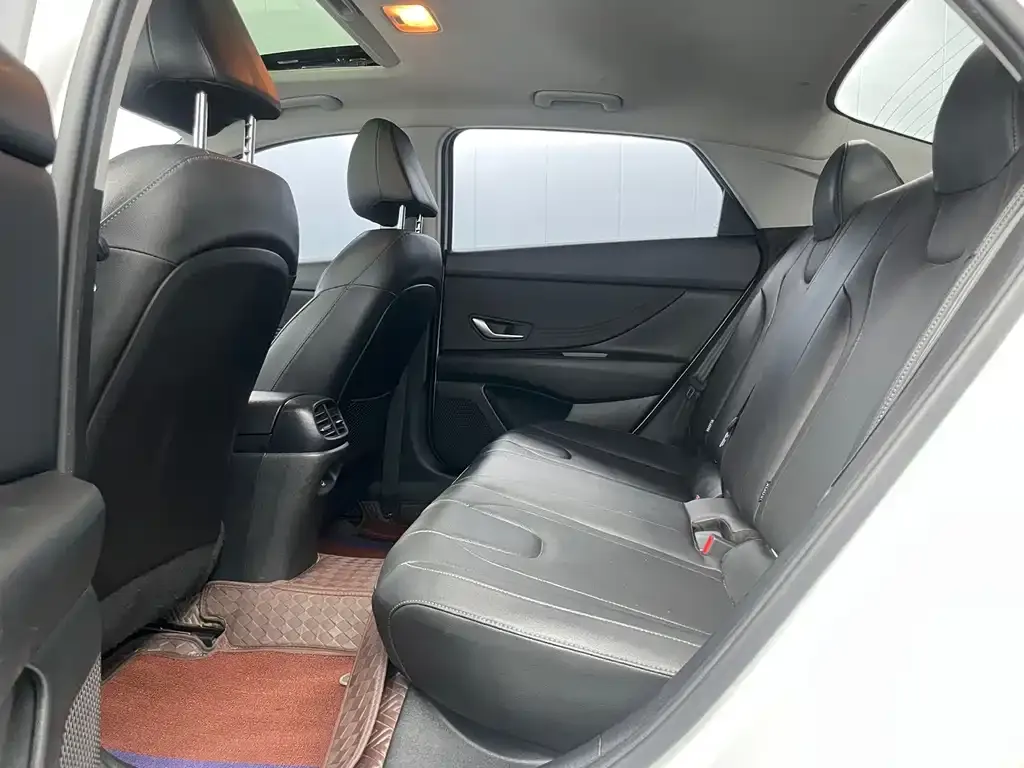 Hyundai Elantra — фото 9