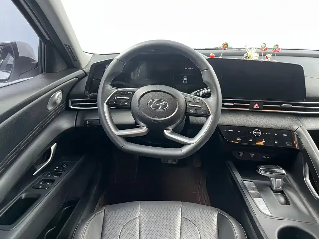 Hyundai Elantra — фото 6