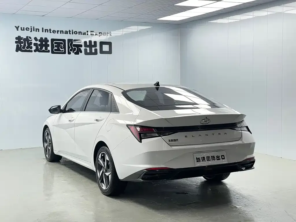 Hyundai Elantra — фото 5